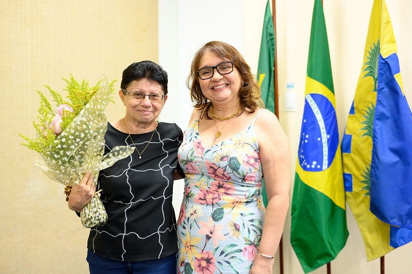 Profas. Simone Sá e Ana Paula Medeiros, pró-reitora adjunta e pó-reitora de Graduação da UFC, no encerramento nos Encontros Universitários