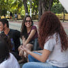 Grupo de estudantes conversa na Concha Acústica da UFC